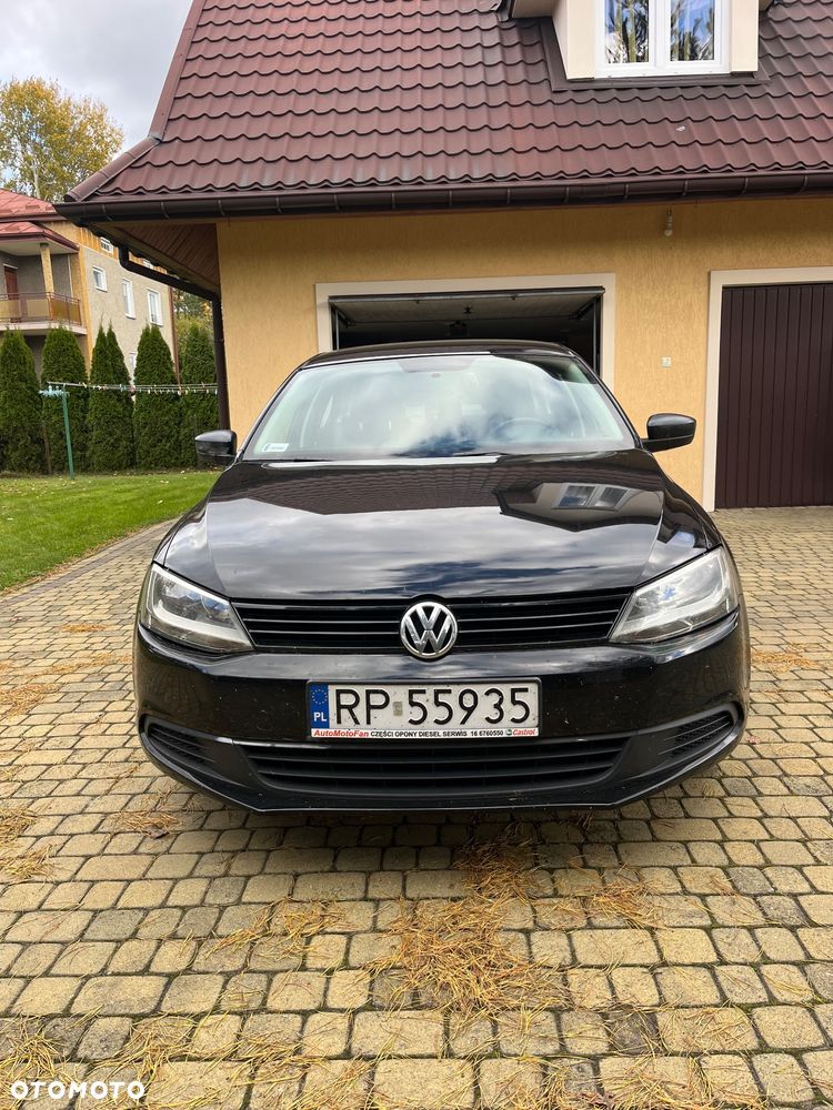 Volkswagen Jetta - 1