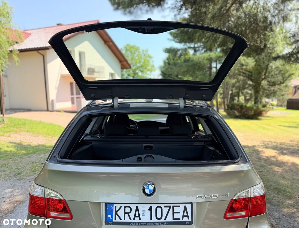 BMW Seria 5 525i - 32
