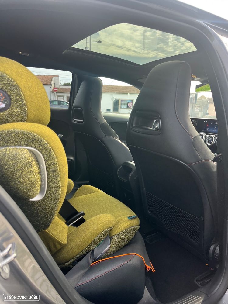 Mercedes-Benz A 250 4Matic 7G-DCT AMG Line - 11