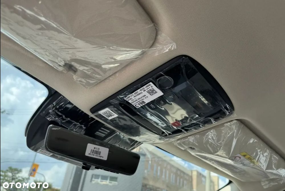 Kia Carnival - 12