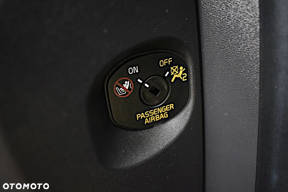 Volvo V60 D4 Geartronic R-Design - 34