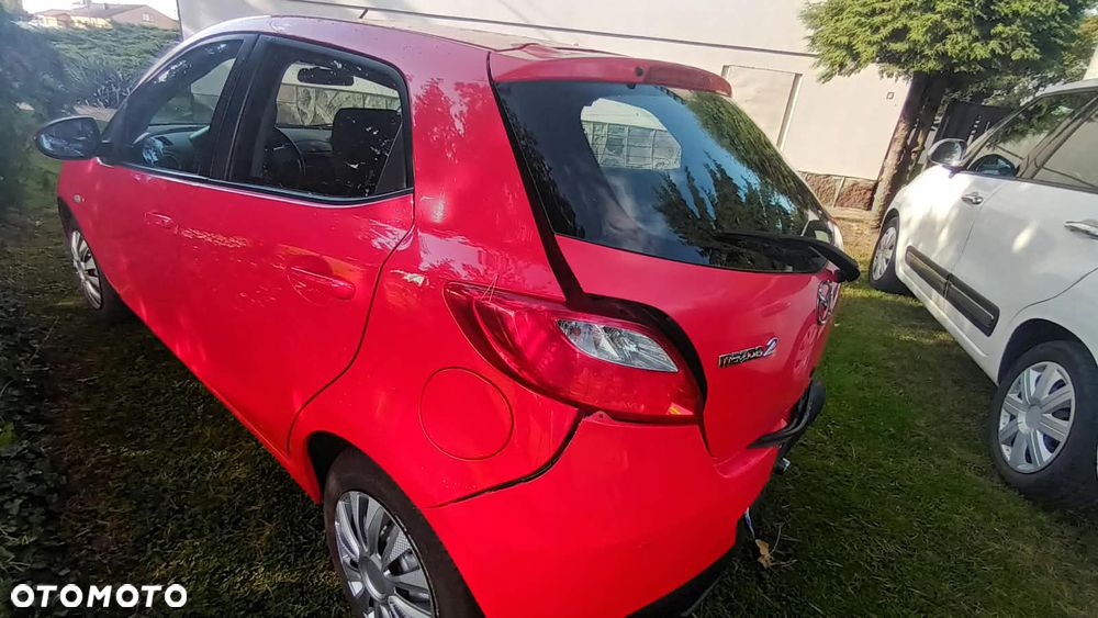 Mazda 2 2011 photo 3