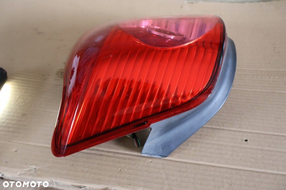 TOYOTA AVENSIS II T25 03-06 SEDAN LAMPA LEWA TYŁ TYLNA EUROPA - 6