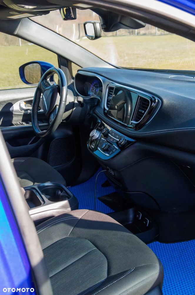 Chrysler Pacifica - 15