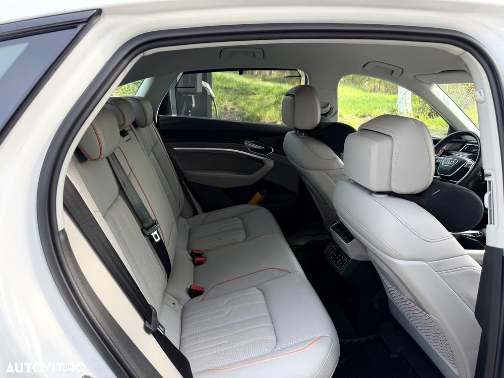 Audi Q8 55 quattro Advanced - 15