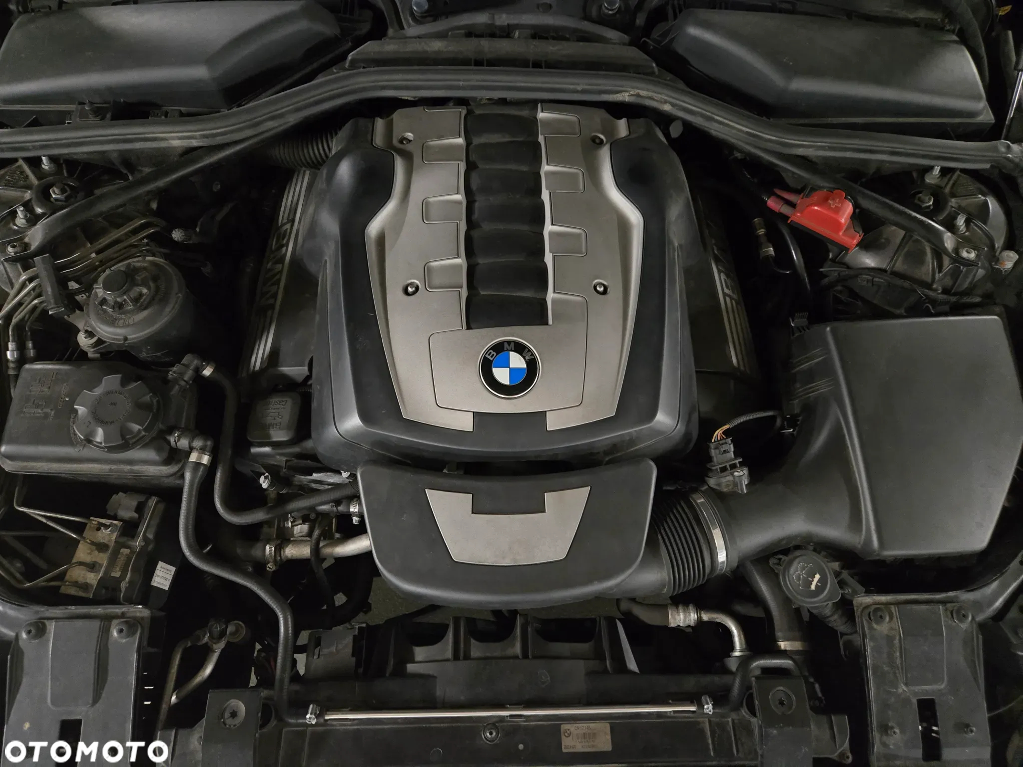 BMW Seria 6 650 i - 7