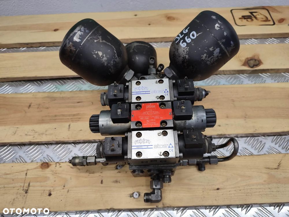 Blok hydrauliczny JLG 660 (RPE3-063Y1101200E1) - 2