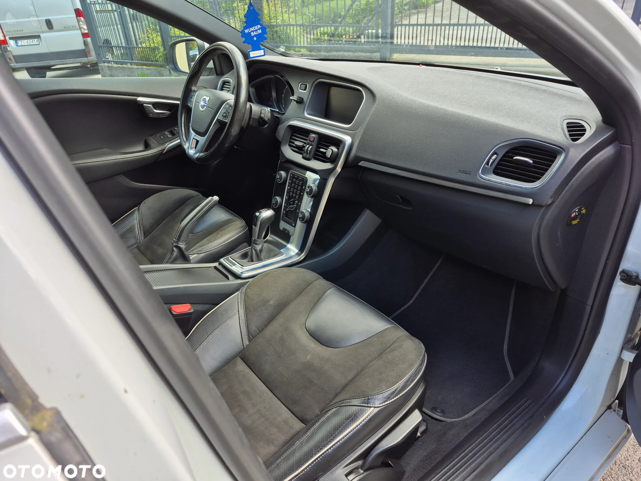 Volvo V40 D2 Drive-E R-Design Momentum - 19