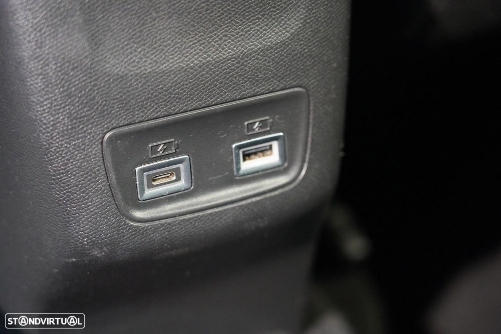 Peugeot 208 - 40