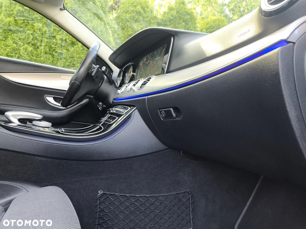 Mercedes-Benz Klasa E 220 d 9G-TRONIC Exclusive - 12