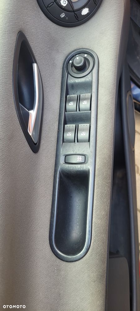 RENAULT ESPACE IV 2002 2,0 Turbo NA CZĘŚCI - 28