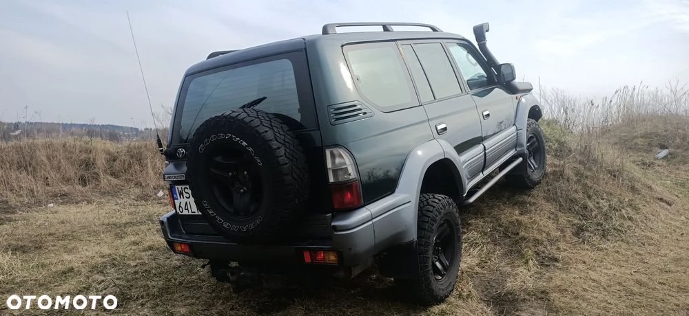 Toyota Land Cruiser - 4