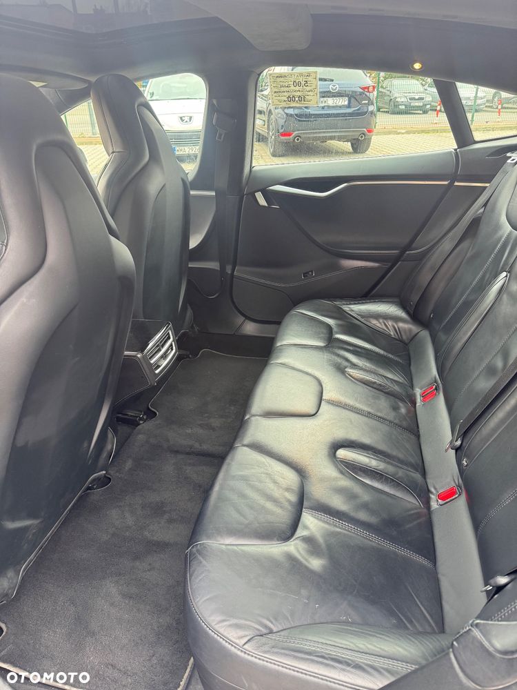 Tesla Model S - 7