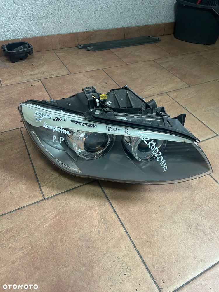 LAMPA BMW E92 E93 PRAWY PRZÓD KOMPLETNA LIFT 7239928 USZKODZONA - 1