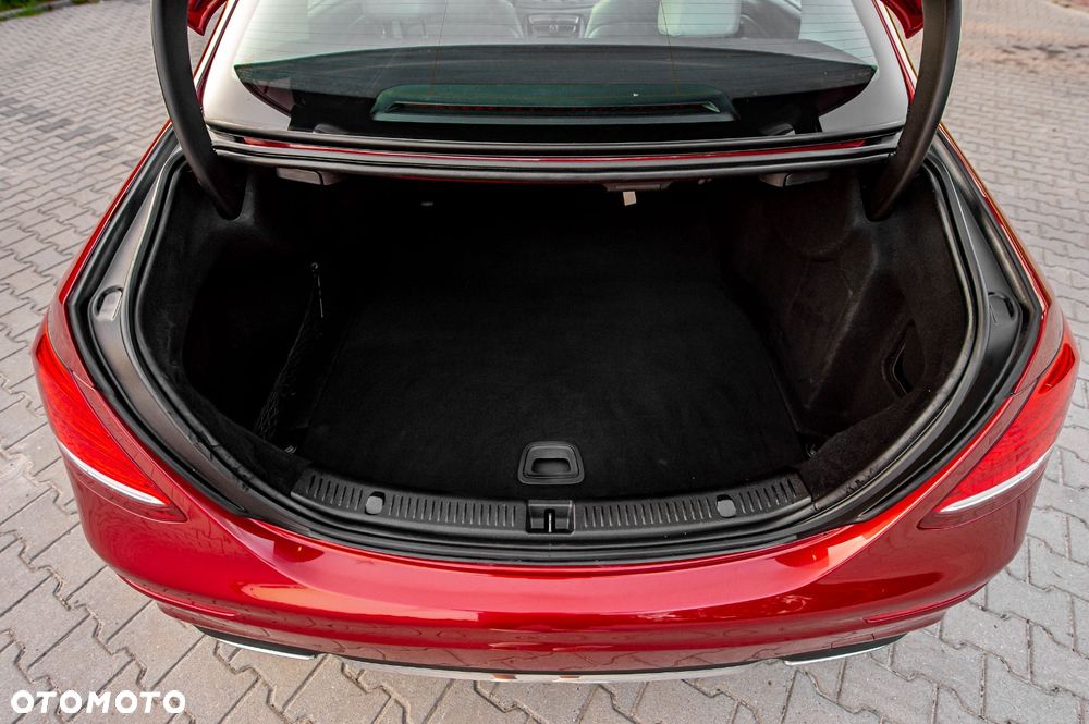 Mercedes-Benz Klasa E 220 d 4-Matic 9G-TRONIC - 39