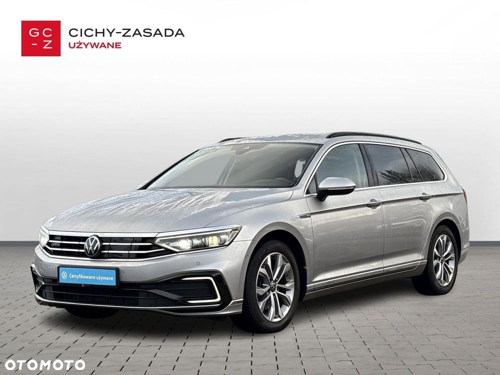 Volkswagen Passat - 1