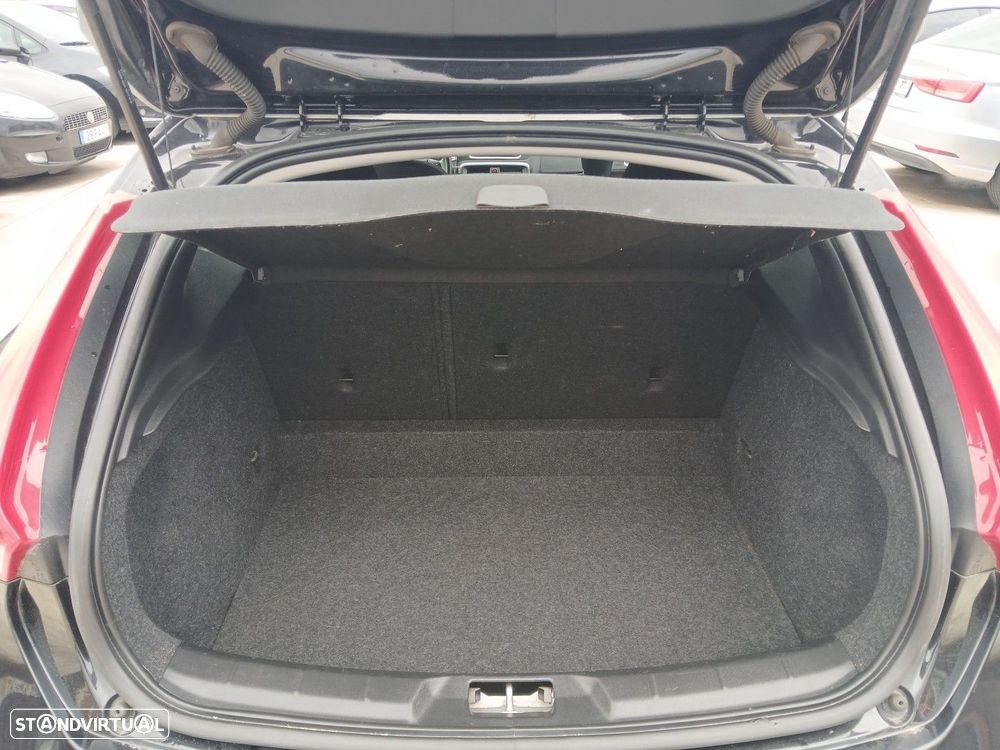 Volvo V40 2.0 D2 Momentum Geartronic - 9