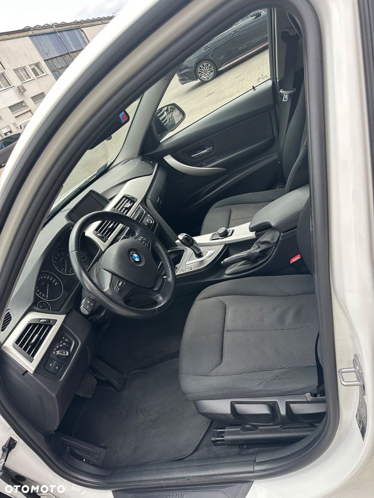 BMW Seria 3 318i GPF Advantage - 29