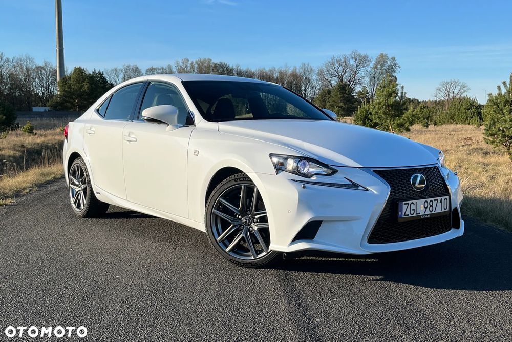 Lexus IS 300h F Sport - 1