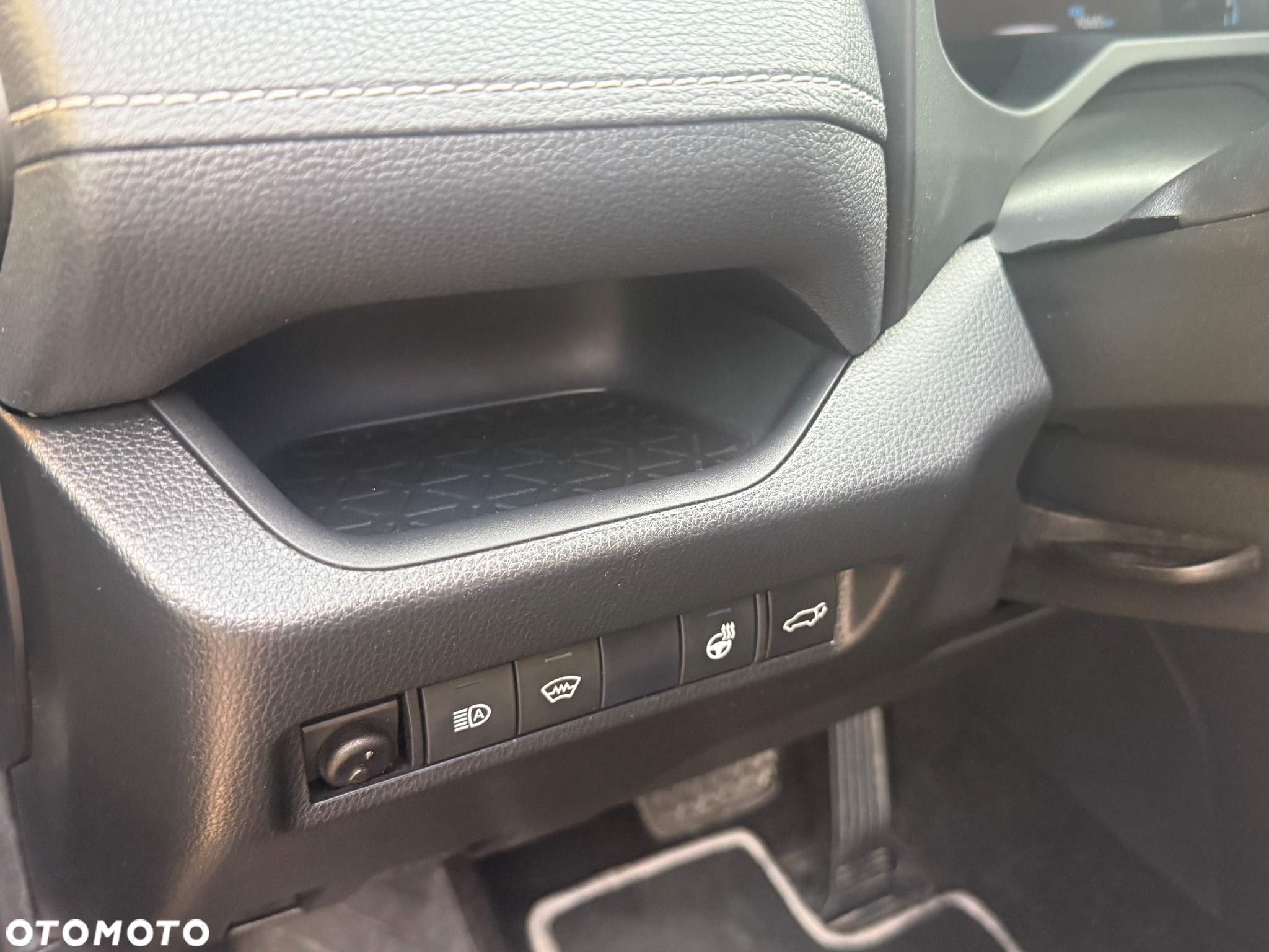 Toyota RAV4 2.5 Hybrid Black Edition by JBL 4x4 - 14