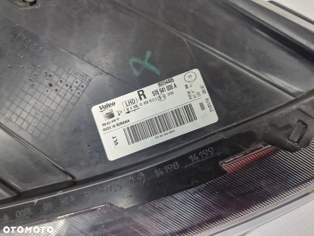 SEAT ATECA 576 16- PRAWA ZWYKŁA LAMPA PRZEDNIA PRZÓD + LED , NR 576941006A , NR AUKCJI LA253 - 12