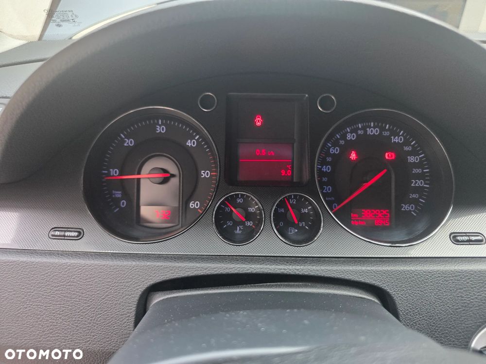 Volkswagen Passat 1.9 TDI Comfortline - 23