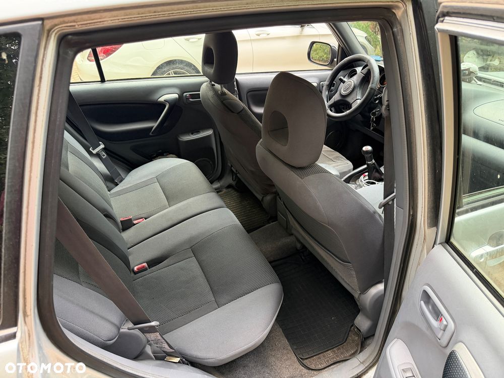 Toyota RAV4 D-4D 4x4 Sol - 8