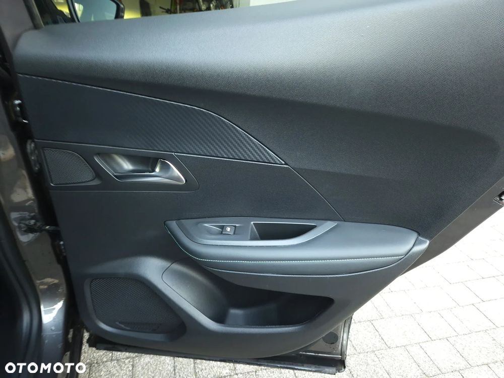 Peugeot 2008 BlueHDi 130 Allure S&S EAT8 - 30