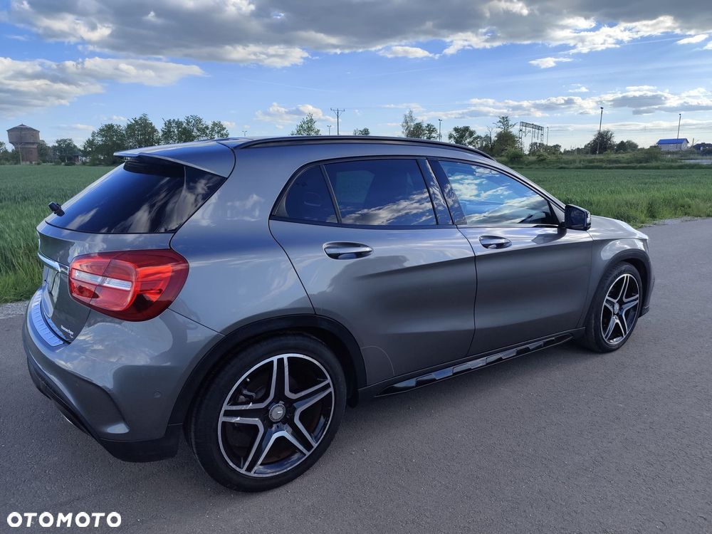 Mercedes-Benz GLA - 4