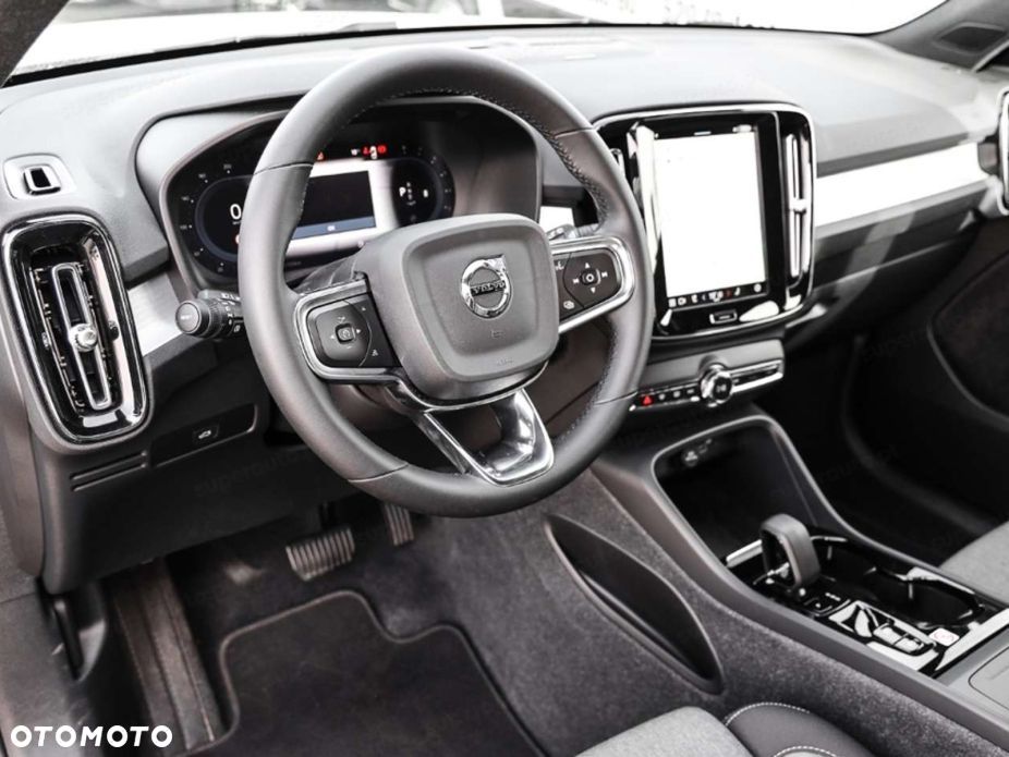 Volvo XC 40 B3 Plus Dark - 8