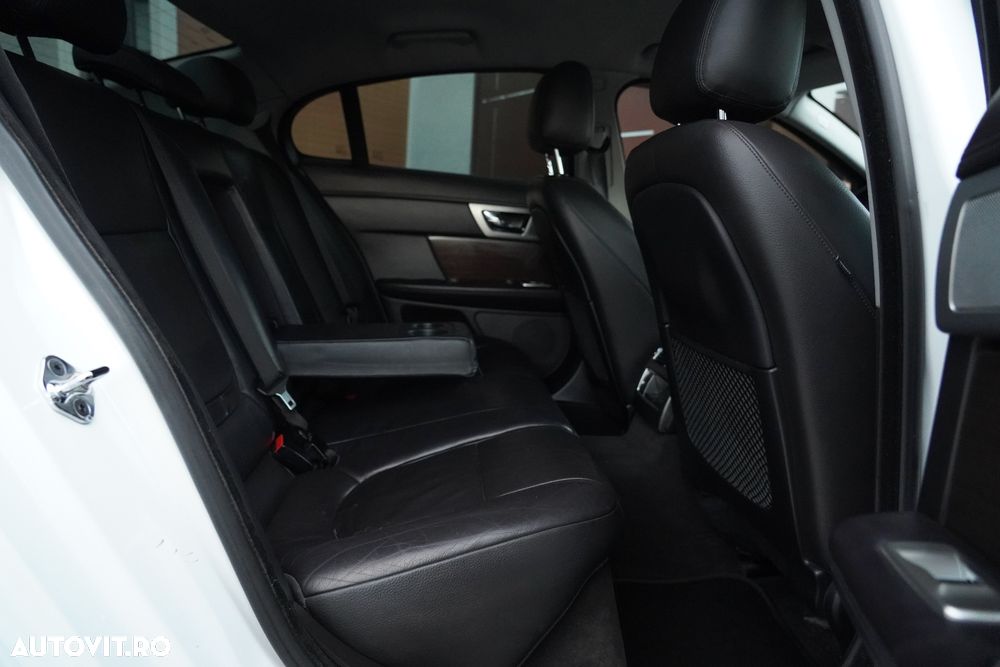 Jaguar XF 2.2D Luxury - 16