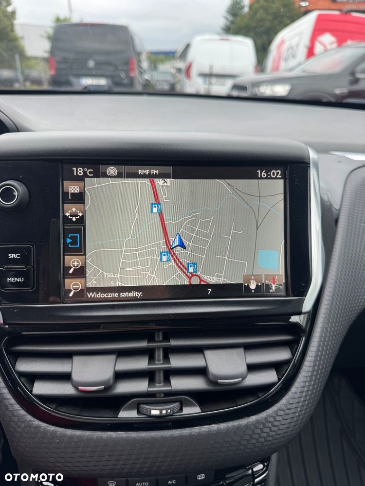 Peugeot 2008 1.2 Pure Tech Allure S&S EAT6 - 31