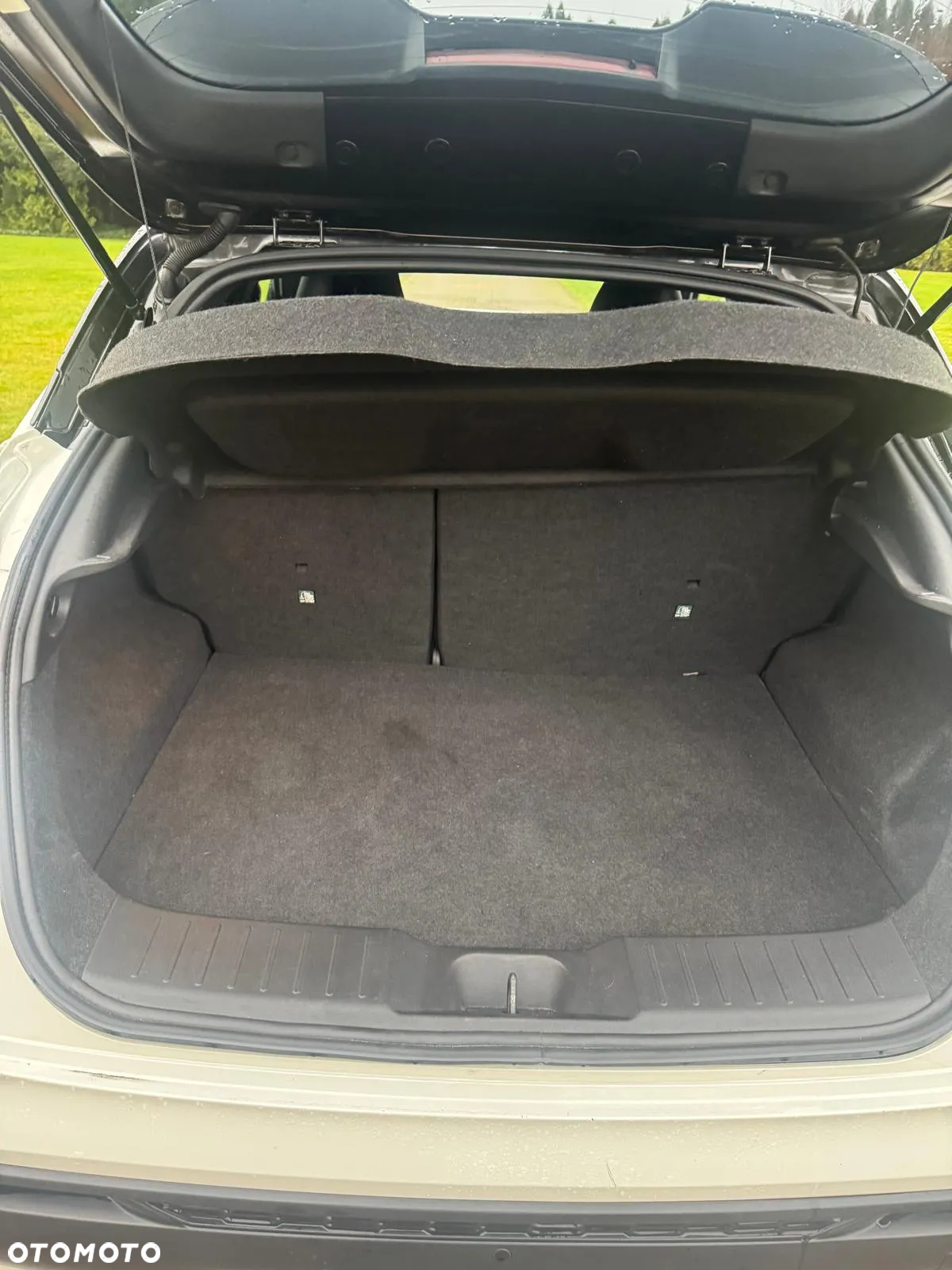 Nissan Juke 1.6 Hybrid 4AMT Premiere Edition - 12