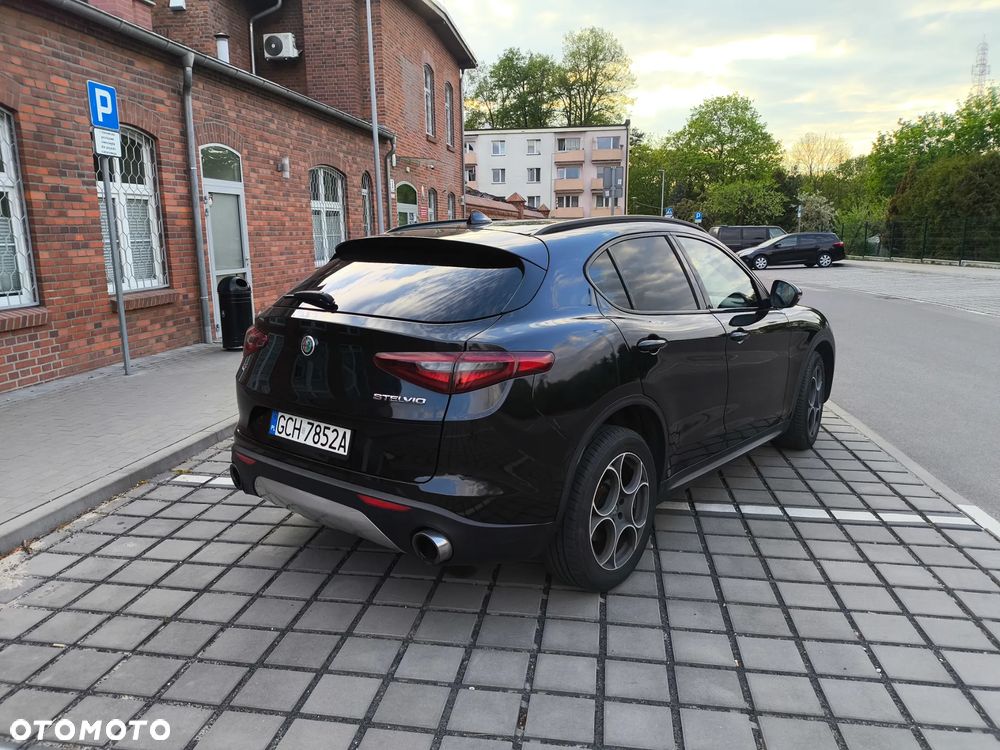 Alfa Romeo Stelvio 2.0 Turbo 16V AT8-Q4 Ti - 3
