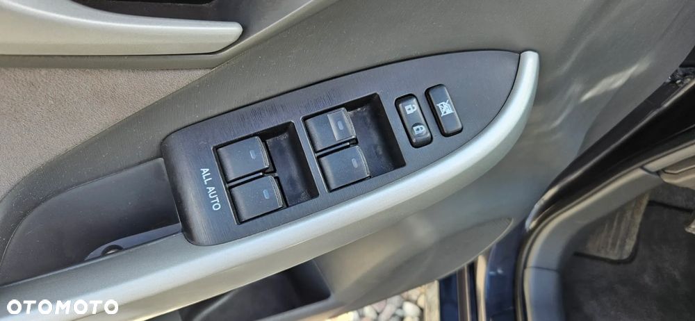 Toyota Prius (Hybrid) - 27