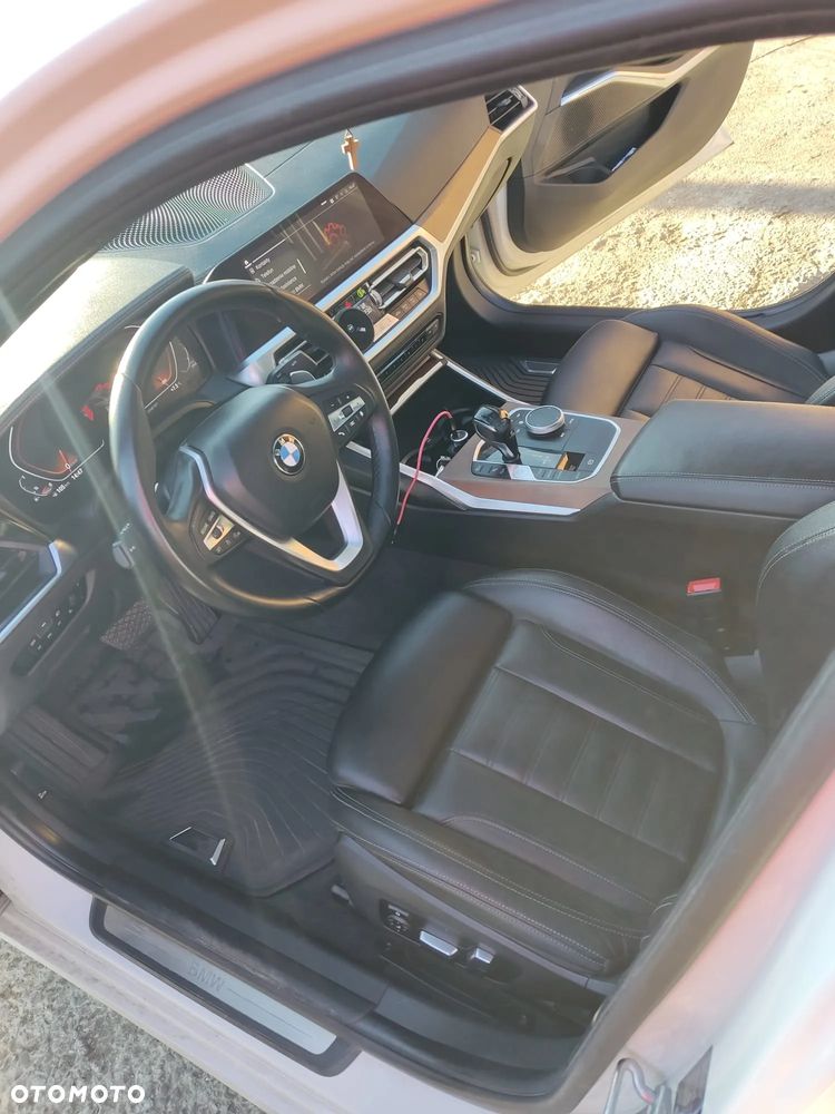 BMW Seria 3 330i xDrive - 13