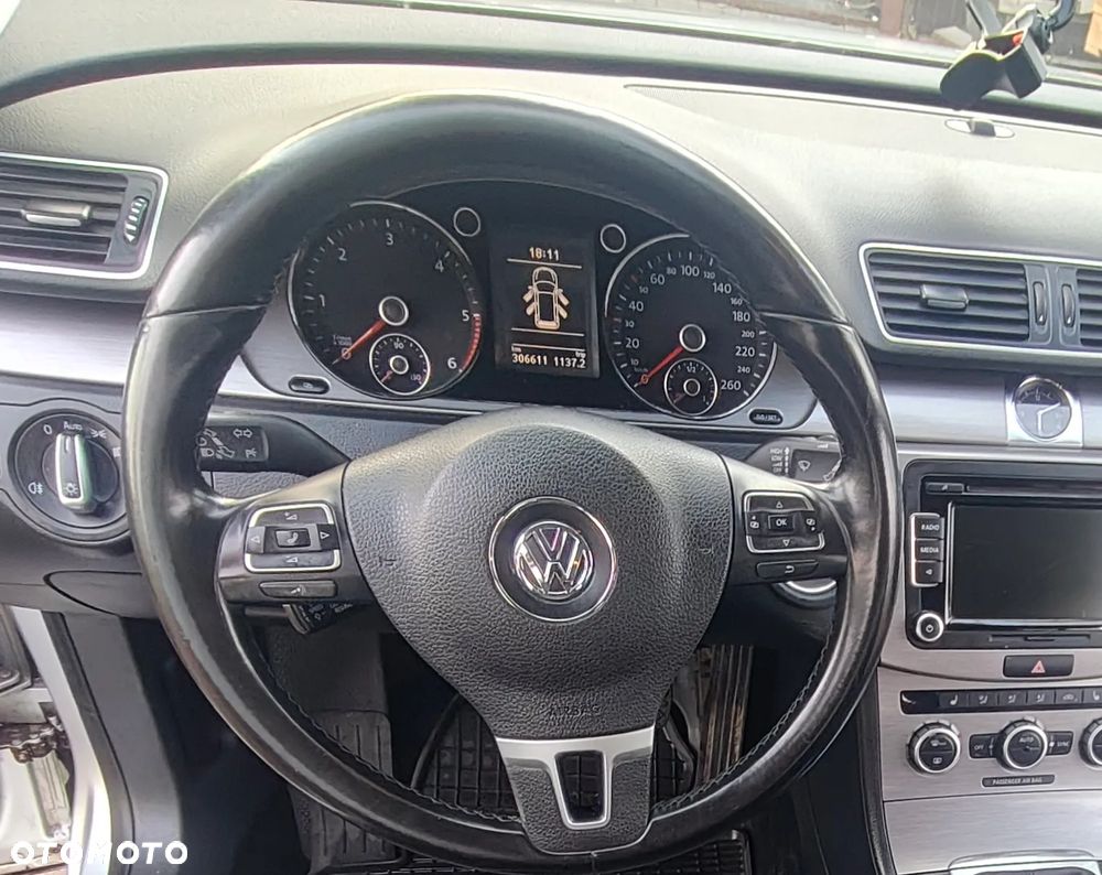 Volkswagen Passat 2.0 TDI Highline - 11