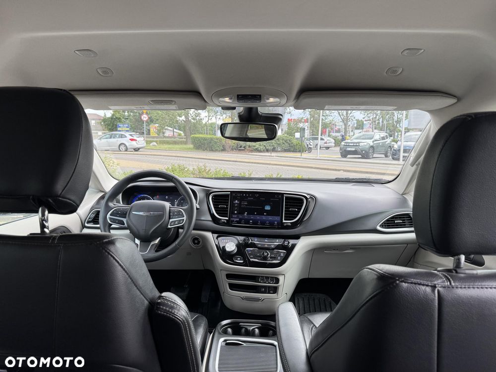 Chrysler Pacifica - 16