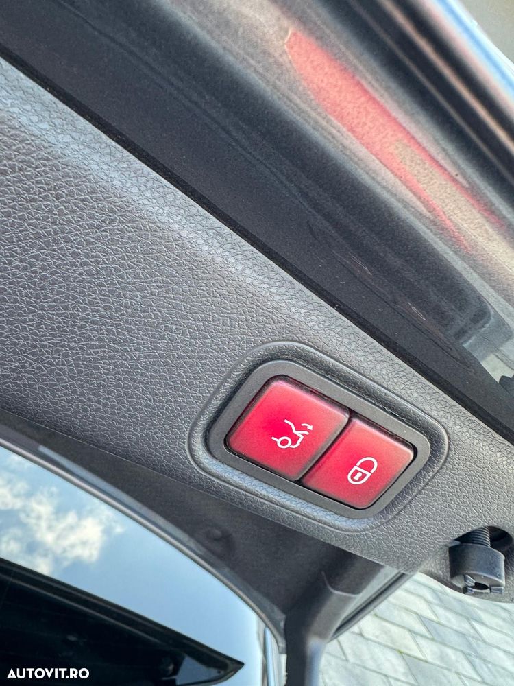 Mercedes-Benz E 220 d T 9G-TRONIC AMG Line - 31