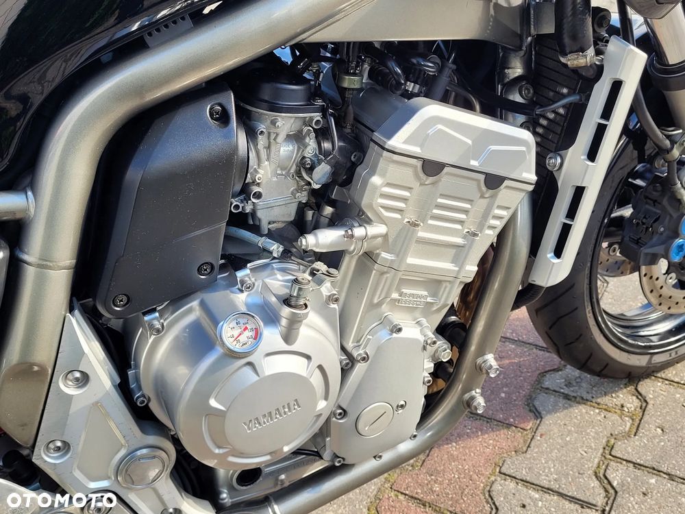 Yamaha FZS - 16