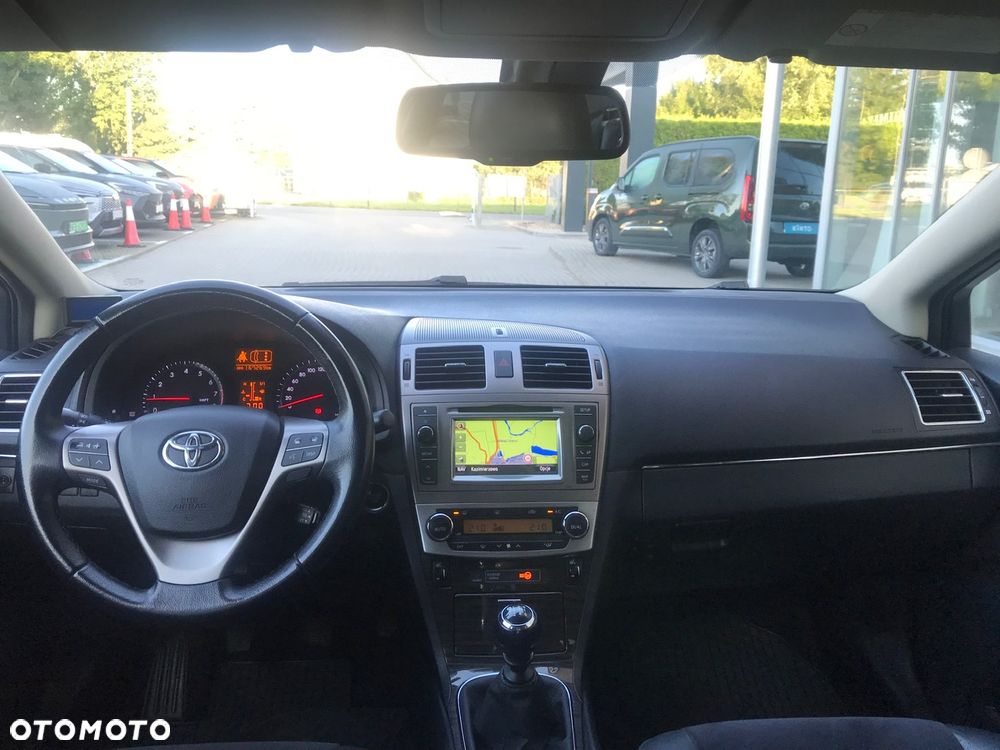Toyota Avensis 1.8 Premium - 25