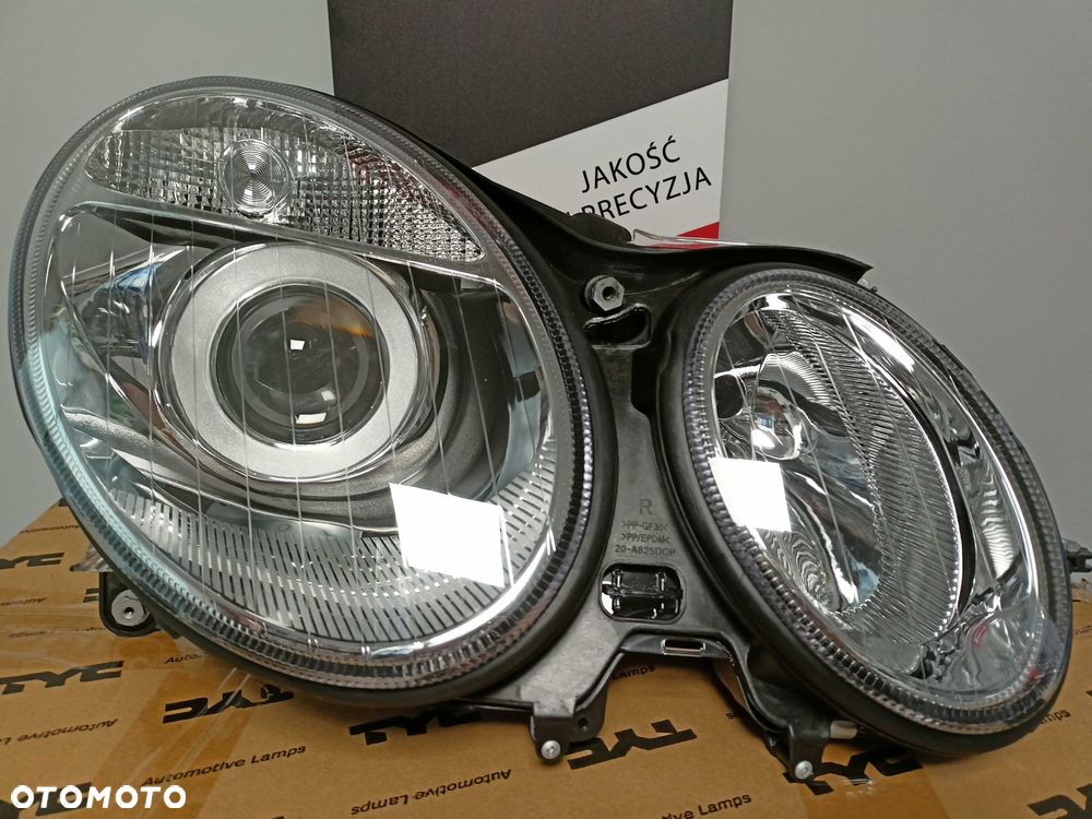 Mercedes E-Klasa W211 02- 06 Lampa/Reflektor prawy.H7/H7 - 2