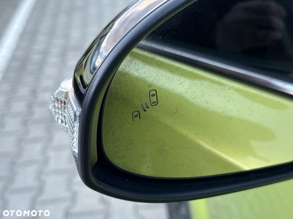 Toyota C-HR 1.8 Hybrid Neon Lime powered by JBL - 23