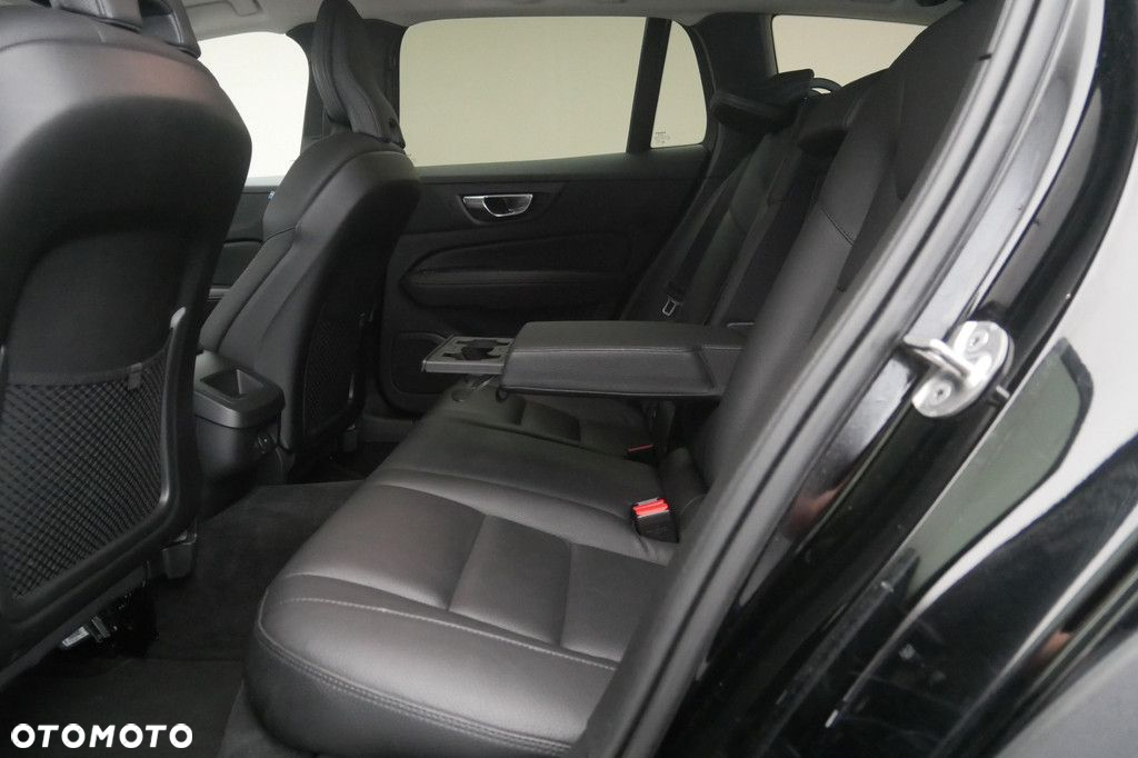 Volvo V60 Cross Country - 15