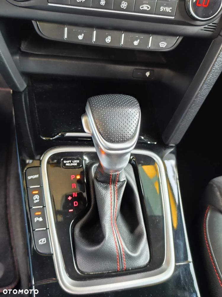 Kia Ceed 1.6 T-GDI GT DCT - 12