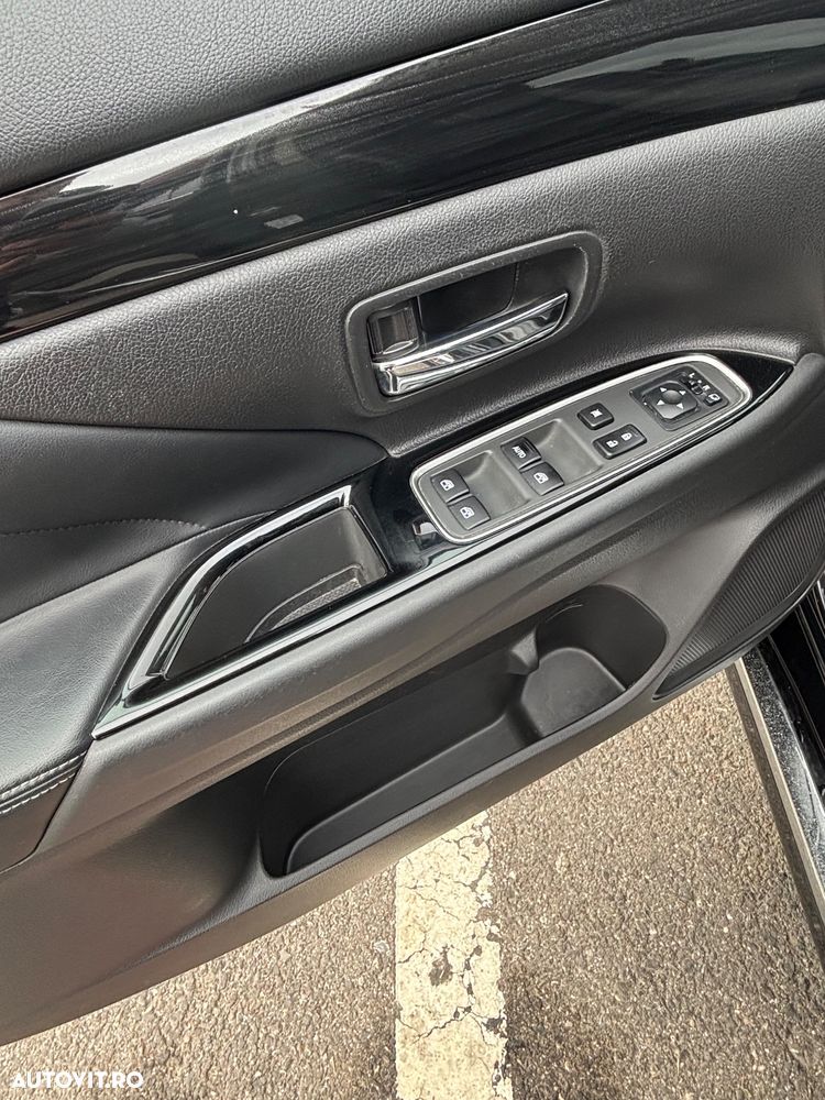 Mitsubishi Outlander - 13