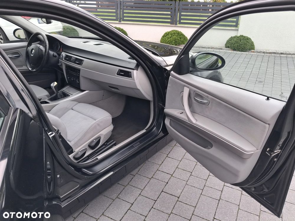 BMW Seria 3 320i - 11