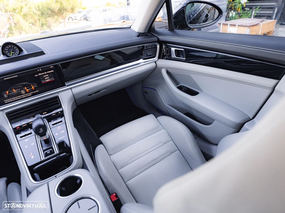 Porsche Panamera 4 E-Hybrid - 25