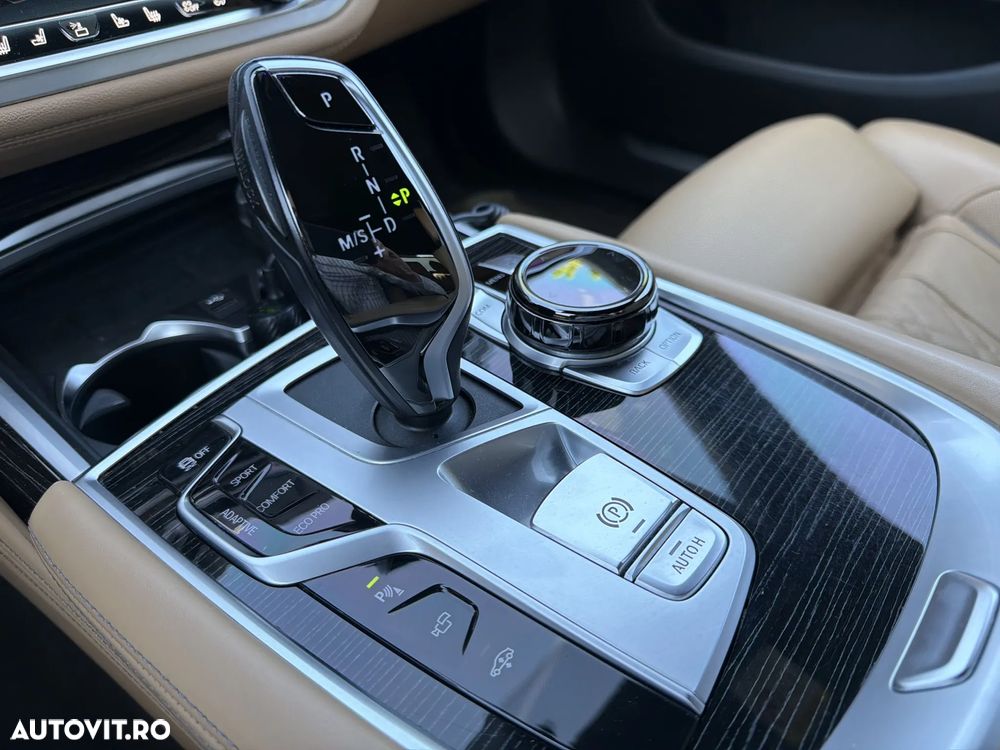BMW Seria 7 740Li xDrive - 23