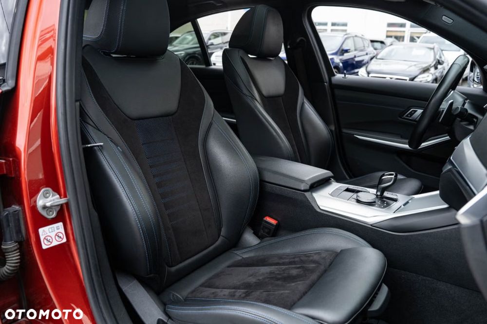 BMW Seria 3 330e xDrive - 26